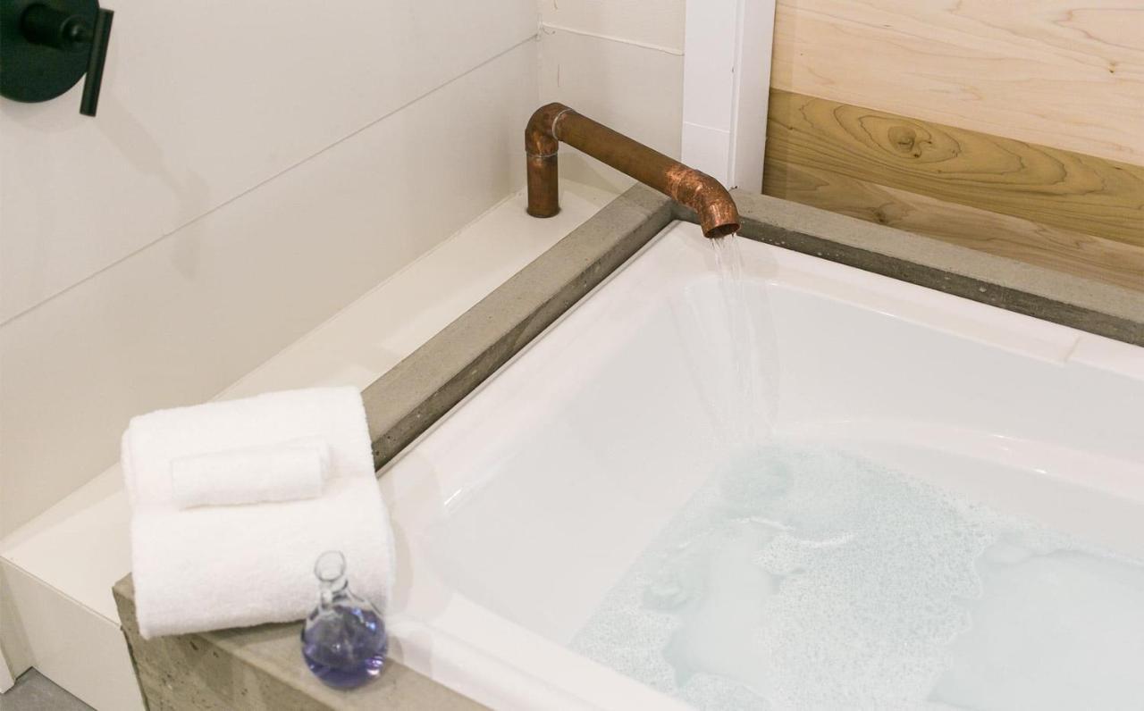 Farmhouse Suites By Amish Country Lodging Millersburg Eksteriør billede