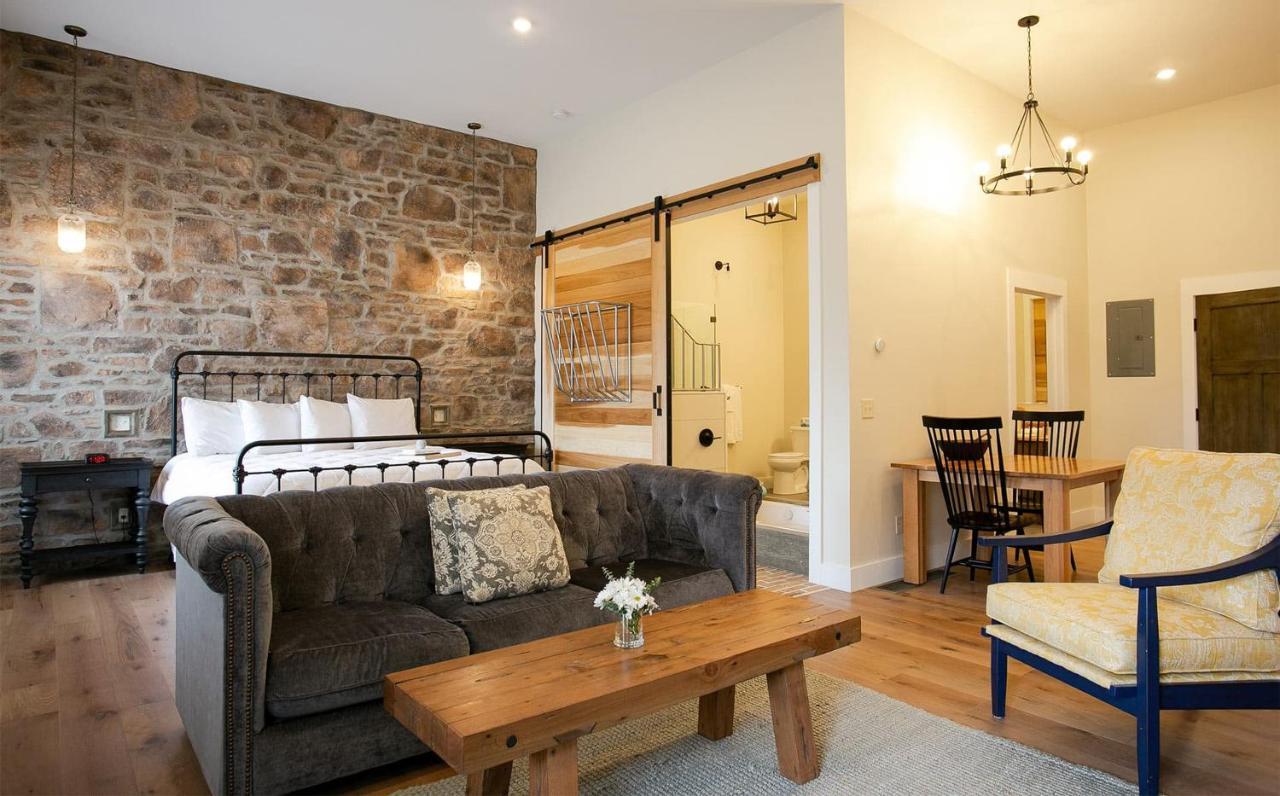 Farmhouse Suites By Amish Country Lodging Millersburg Eksteriør billede