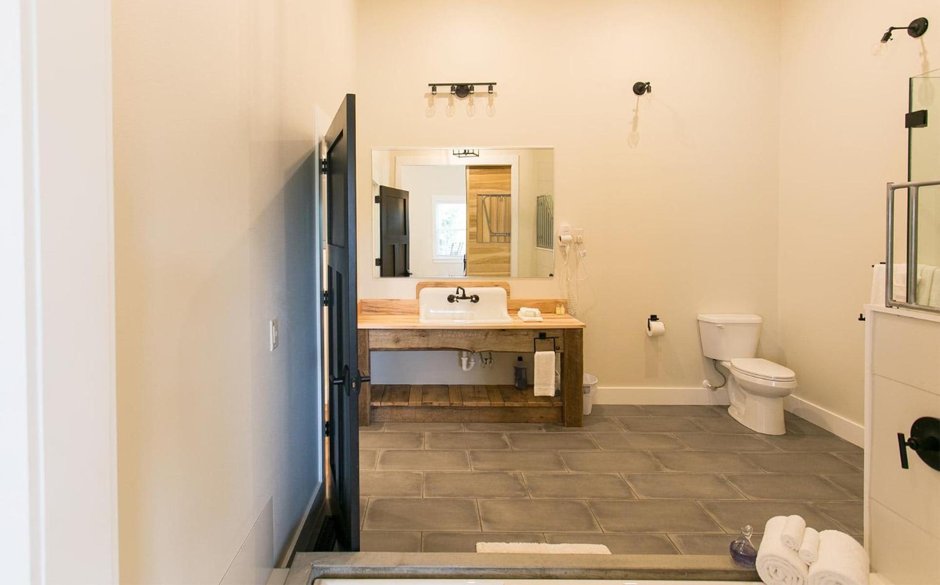 Farmhouse Suites By Amish Country Lodging Millersburg Eksteriør billede